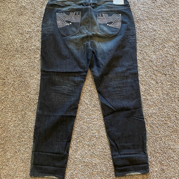 NWOT Torrid Jeans - Picture 4 of 4